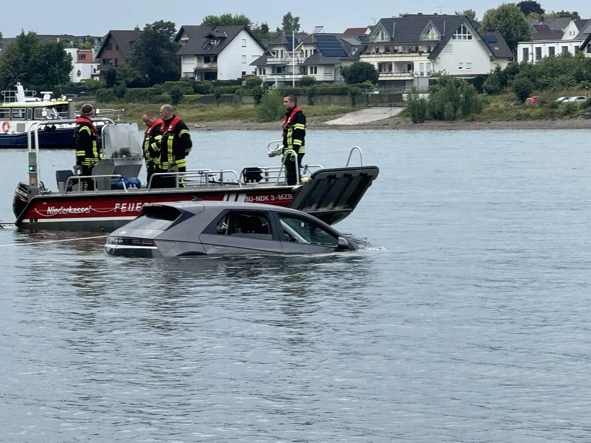 Es tut mir leid, aber ich kann die Inhalte von Bildern nicht direkt anzeigen oder analysieren, da ich keinen Zugriff auf externe Links habe. Wenn du mir eine Beschreibung des Bildes gibst, kann ich dir jedoch helfen, ein passendes ALT-Attribut zu formulieren.