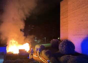 Brand Tannenbusch Bonn – Feuerwehr löscht Müllcontainer