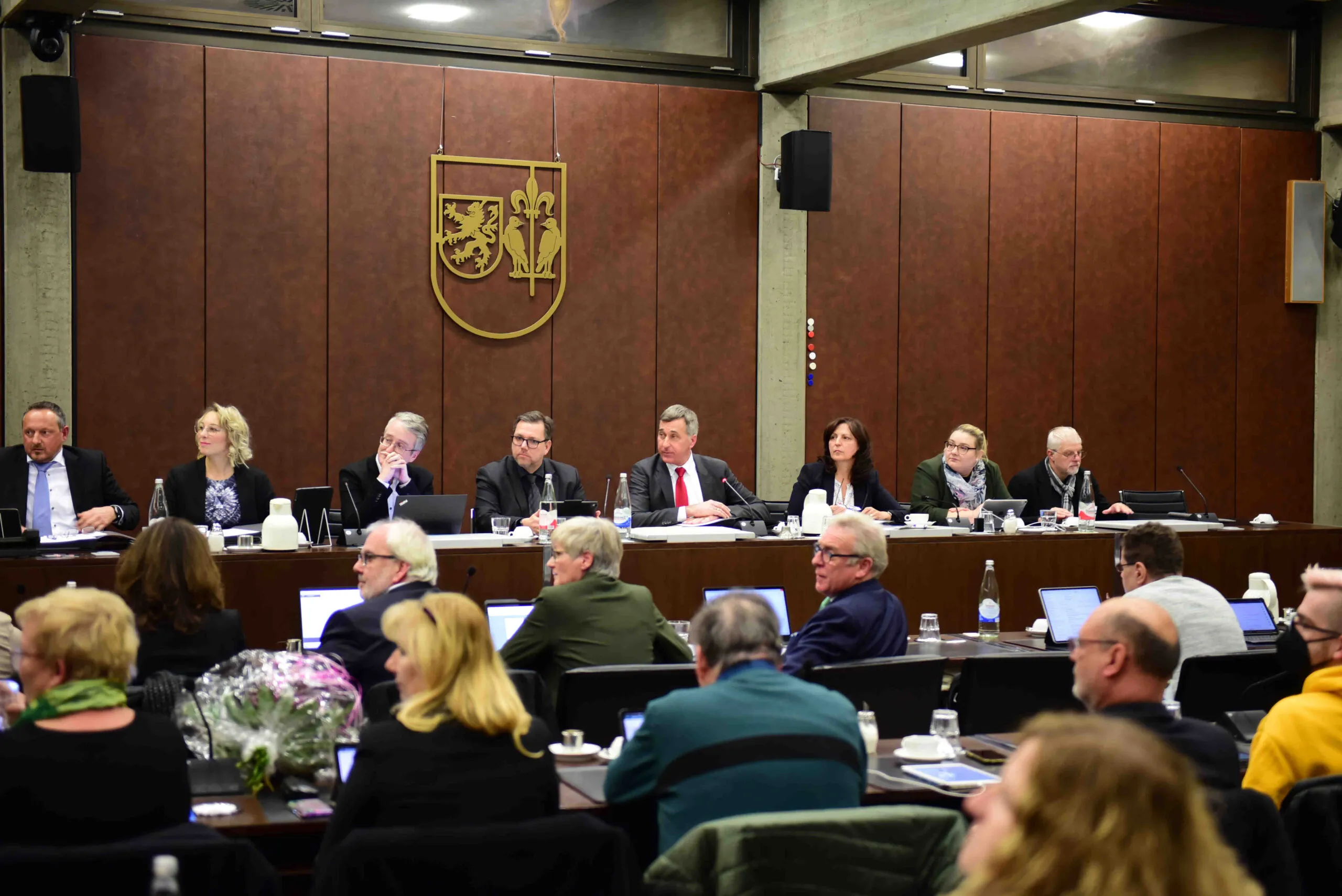 Symbolbild: Ratssaal Wesseling mit Bürgermeister Ralph Manzke – Aufnahme aus früherer Sitzung