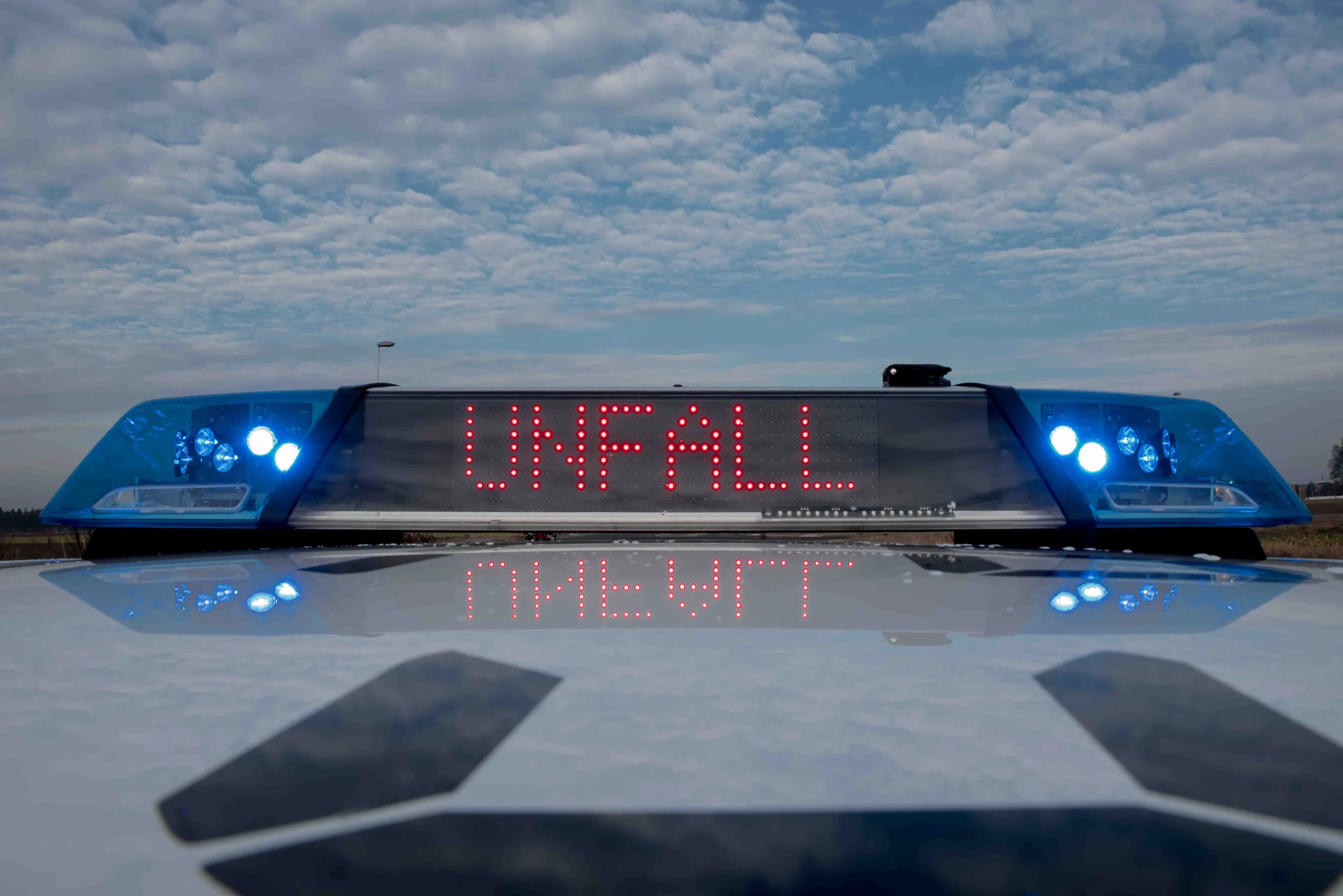 Flüchtiger Autofahrer verursacht hohen Sachschaden