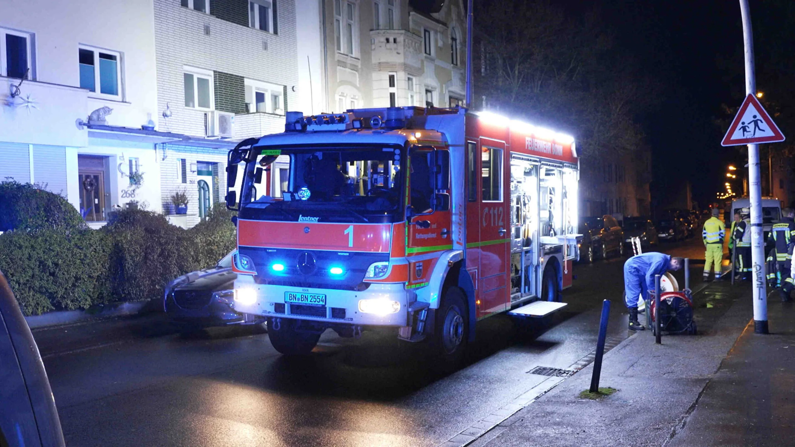 Kellerbrand im Bonner Talweg – Feuerwehr rettet Bewohner