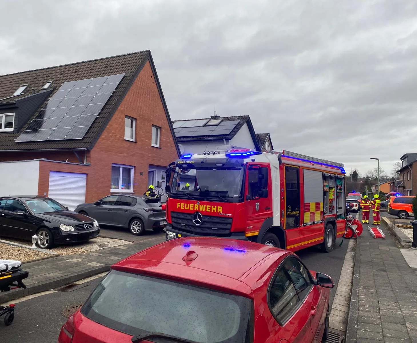 Bergheim: Mann bei Küchenbrand aus Obergeschoss gerettet