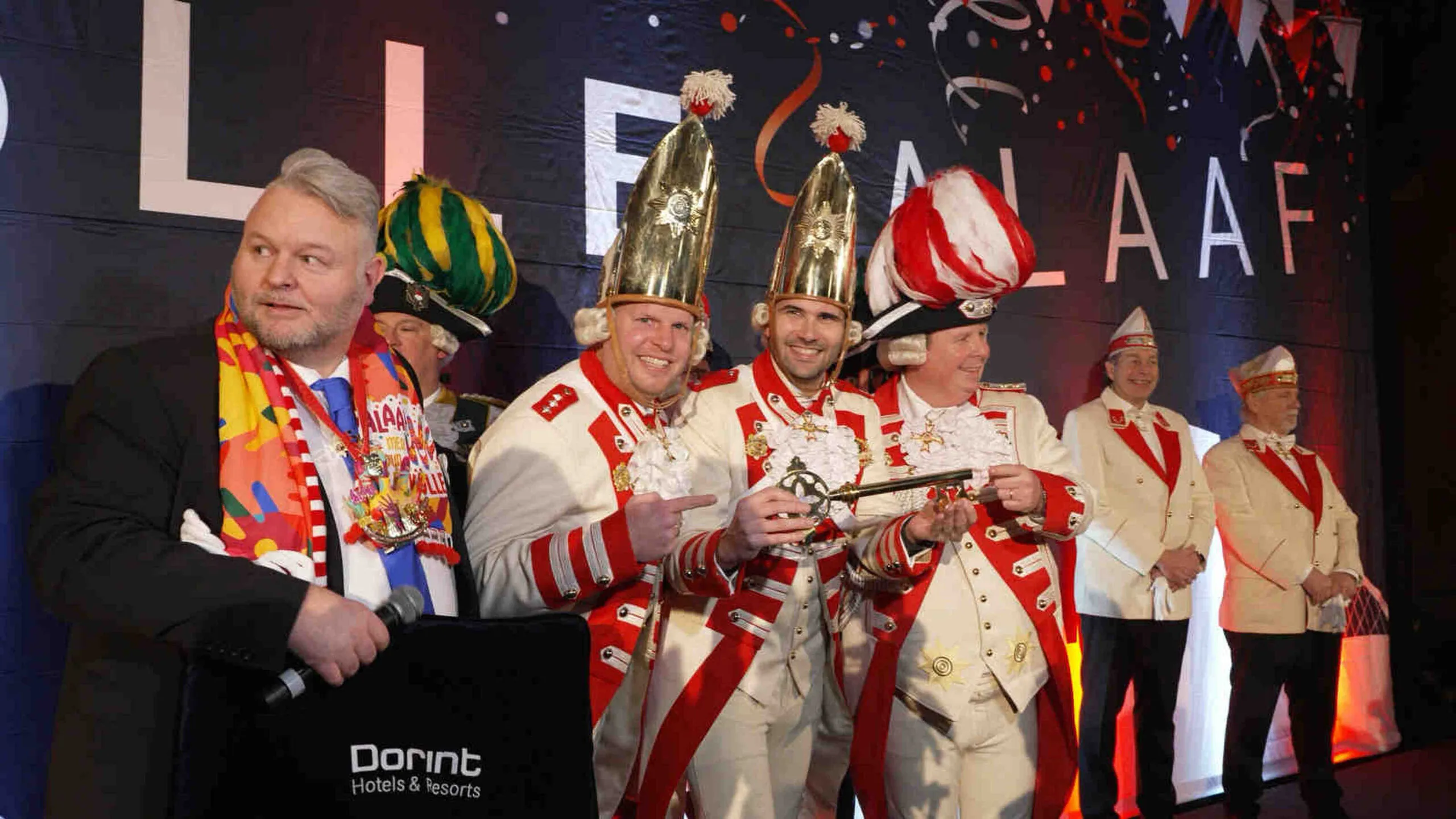 Designiertes Dreigestirn Köln 2026 beim Einzug in die Hofburg am Heumarkt