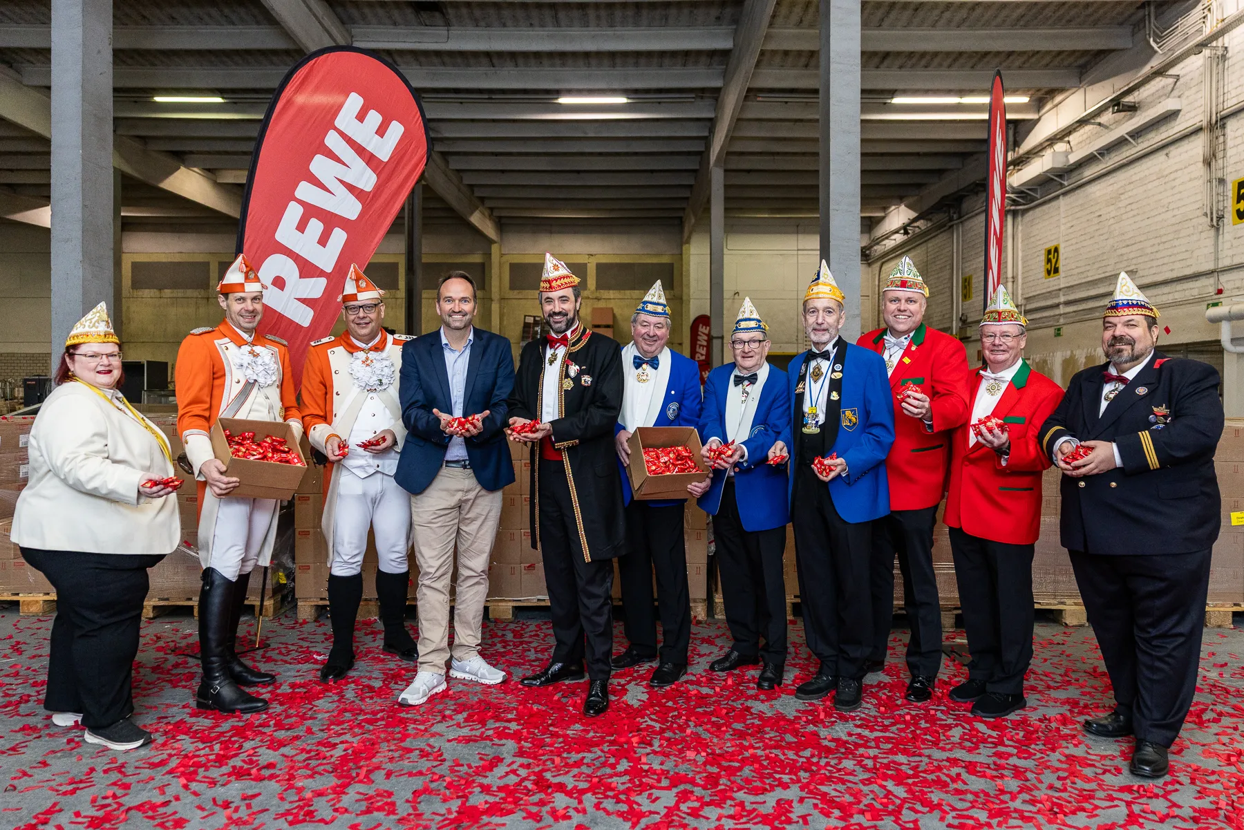 Kamellespende für Kölner Veedelskarneval durch REWE und Festkomitee