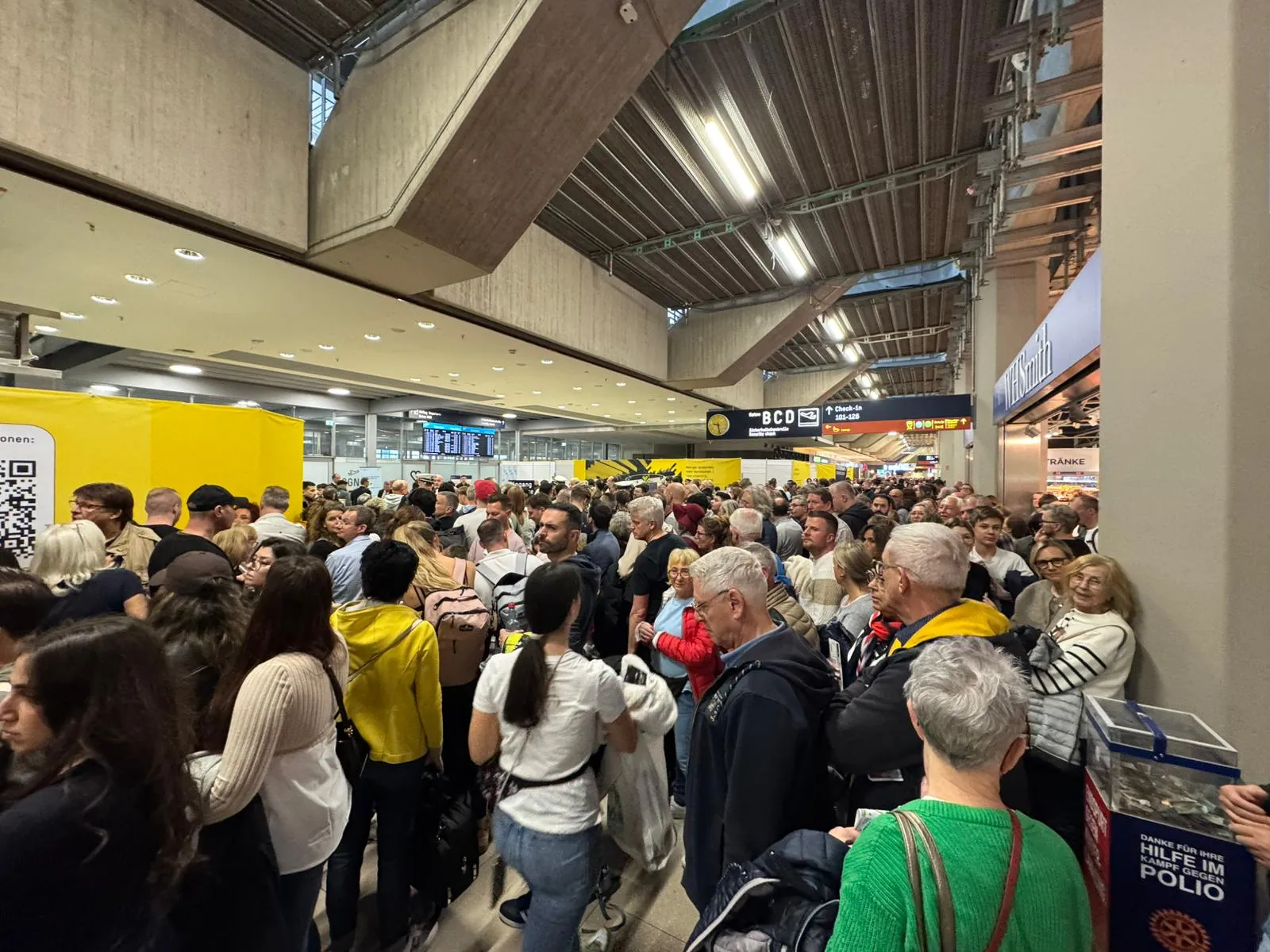 Sicherheitsbereich am Flughafen Köln/Bonn nach technischer Störung geräumt