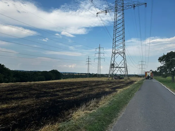 Flächenbrand Hennef Großer Flächenbrand in Hennef-Lescheid: 3.000 qm Gerstenfeld betroffen Feuerwehreinsatz