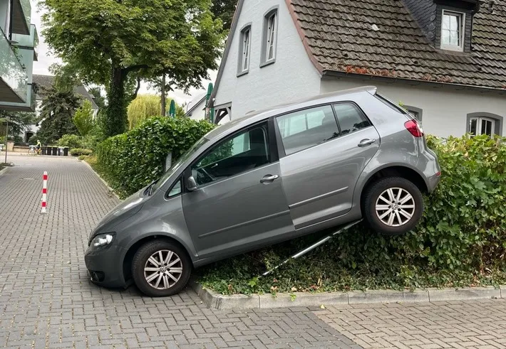 Verkehrsunfall Zülpich Seniorin bei Verkehrsunfall auf Zülpicher Parkplatz schwer verletzt Polizeieinsatz
