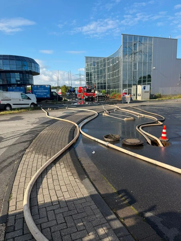 Großbrand Paffendorf Großbrand in Bergheim-Paffendorf unter Kontrolle Feuerwehreinsatz