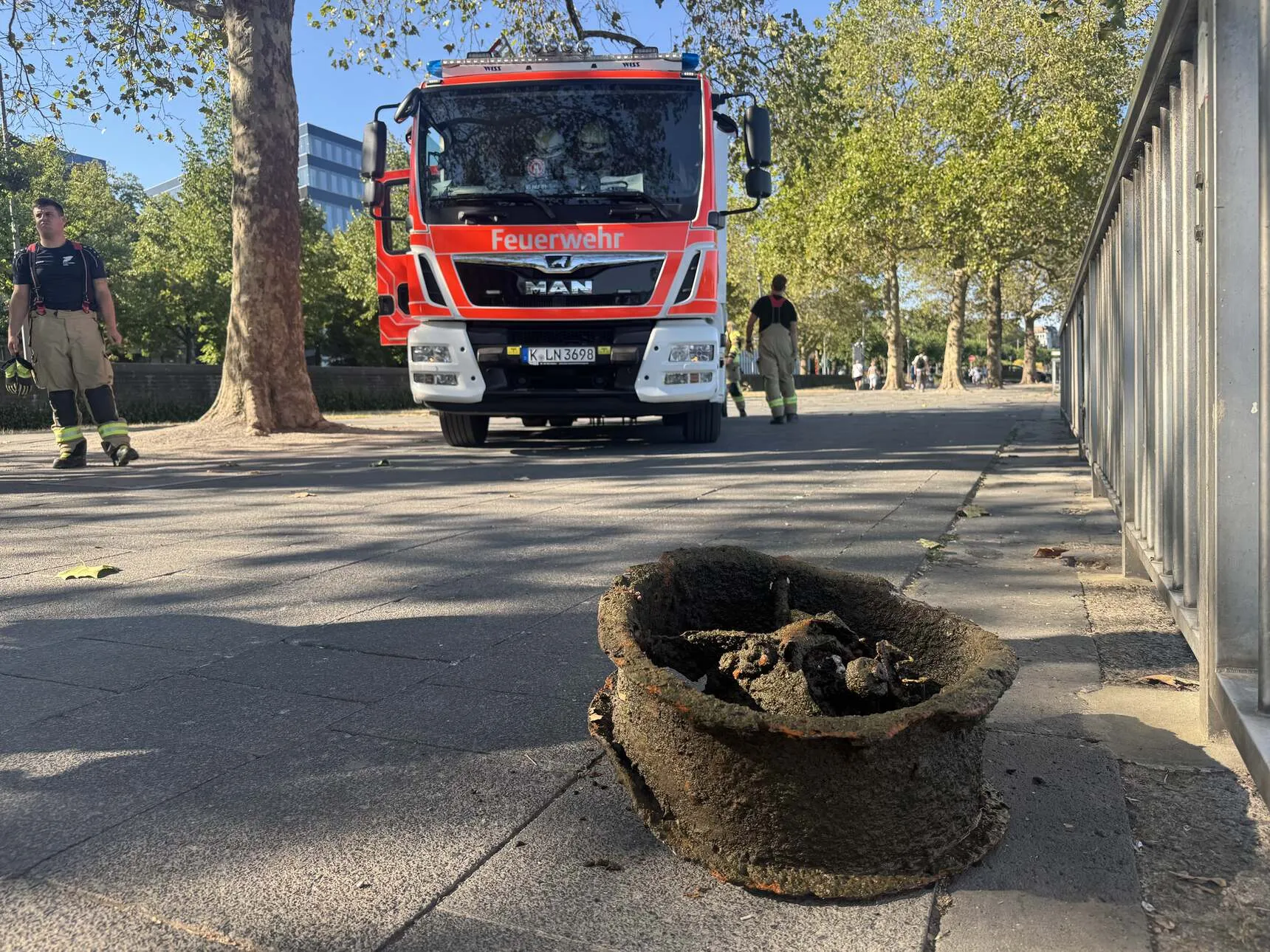 verdächtiger Gegenstand Rheinufer Köln