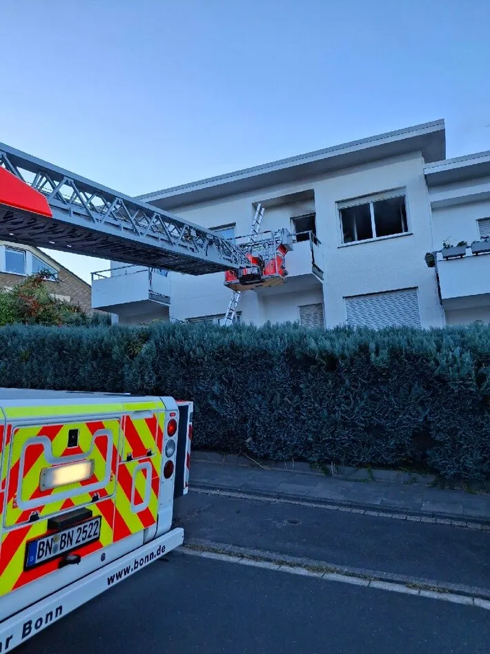 Brand Bonn-Lannesdorf Wohnung in Bonn-Lannesdorf nach Brand unbewohnbar Feuerwehreinsatz