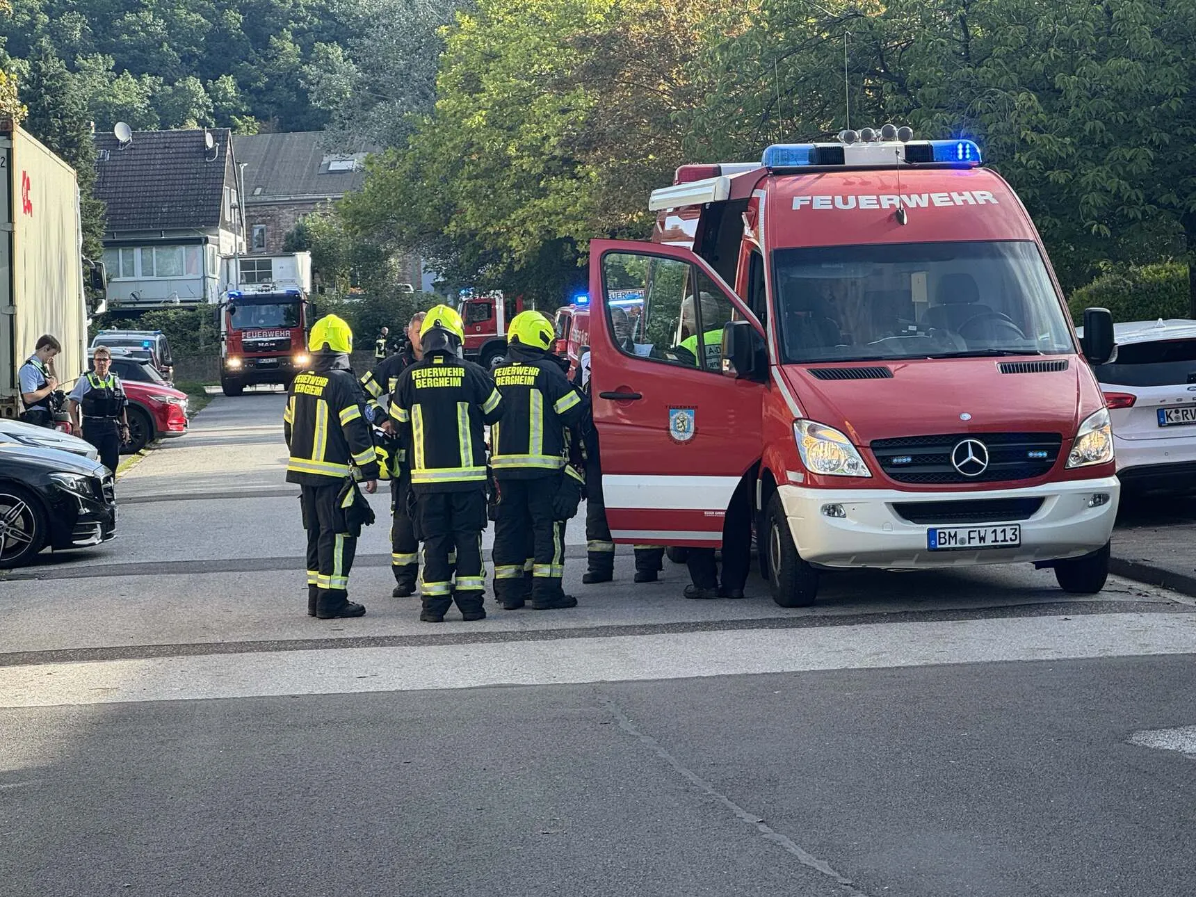 Lagerhallenbrand Bergheim Feuerwehreinsatz