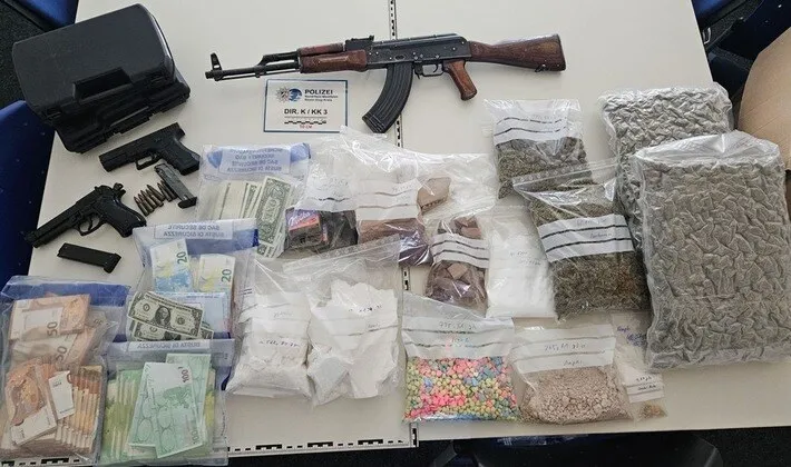 Drogen Waffen Troisdorf Kiloweise Drogen und Waffen sichergestellt Polizeieinsatz